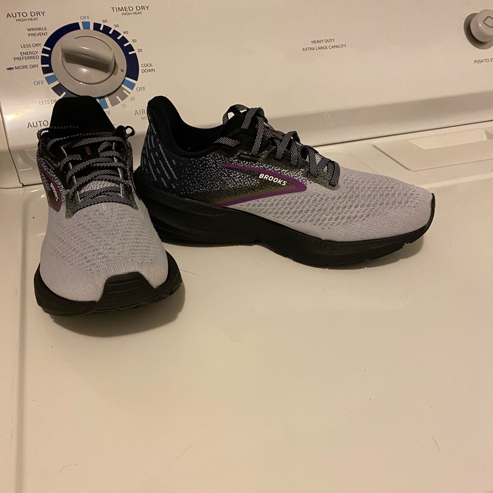 Womens Brooks Launch 10 running shoes